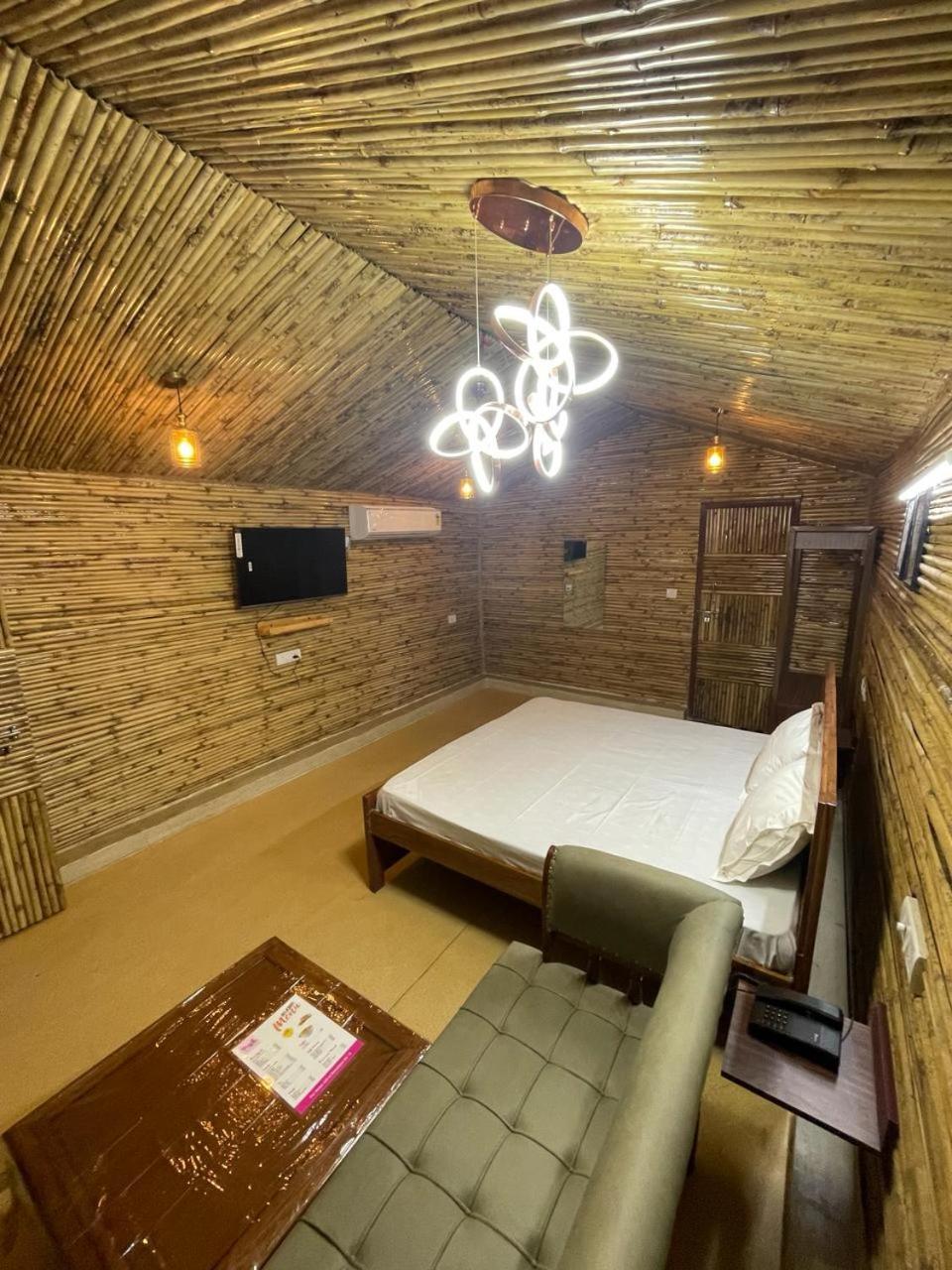 Gopika Resort Vrindāvan Extérieur photo