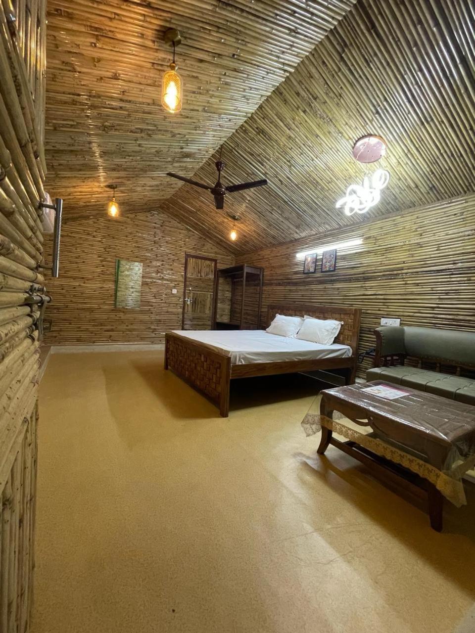 Gopika Resort Vrindāvan Extérieur photo
