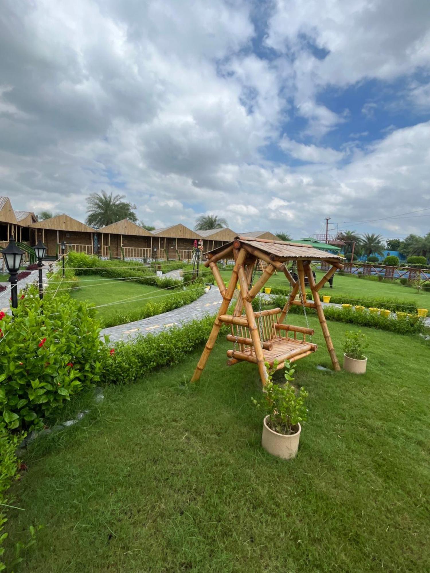 Gopika Resort Vrindāvan Extérieur photo