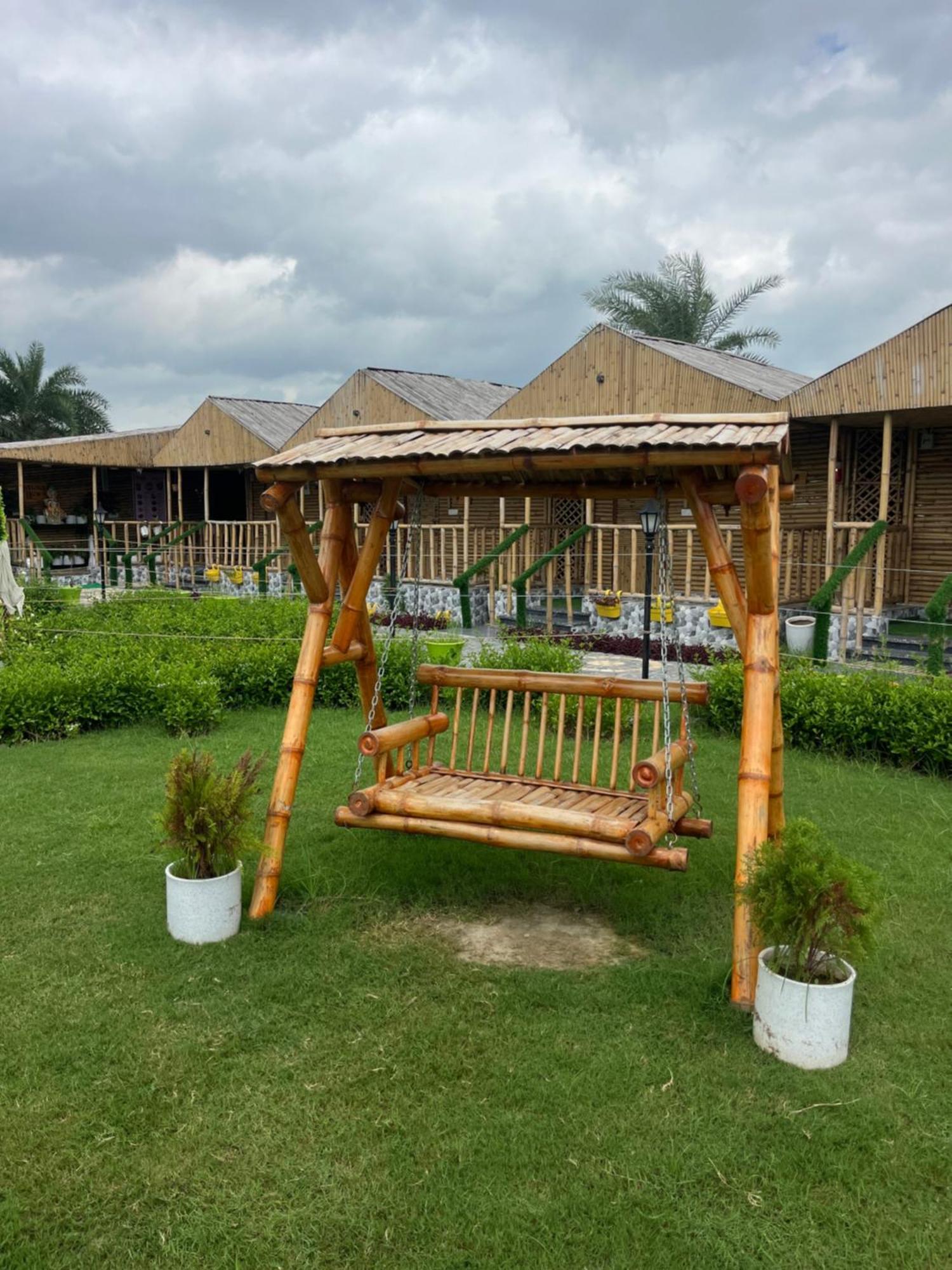 Gopika Resort Vrindāvan Extérieur photo