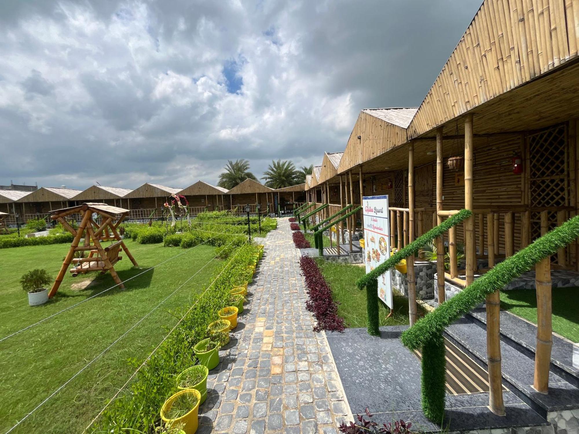 Gopika Resort Vrindāvan Extérieur photo