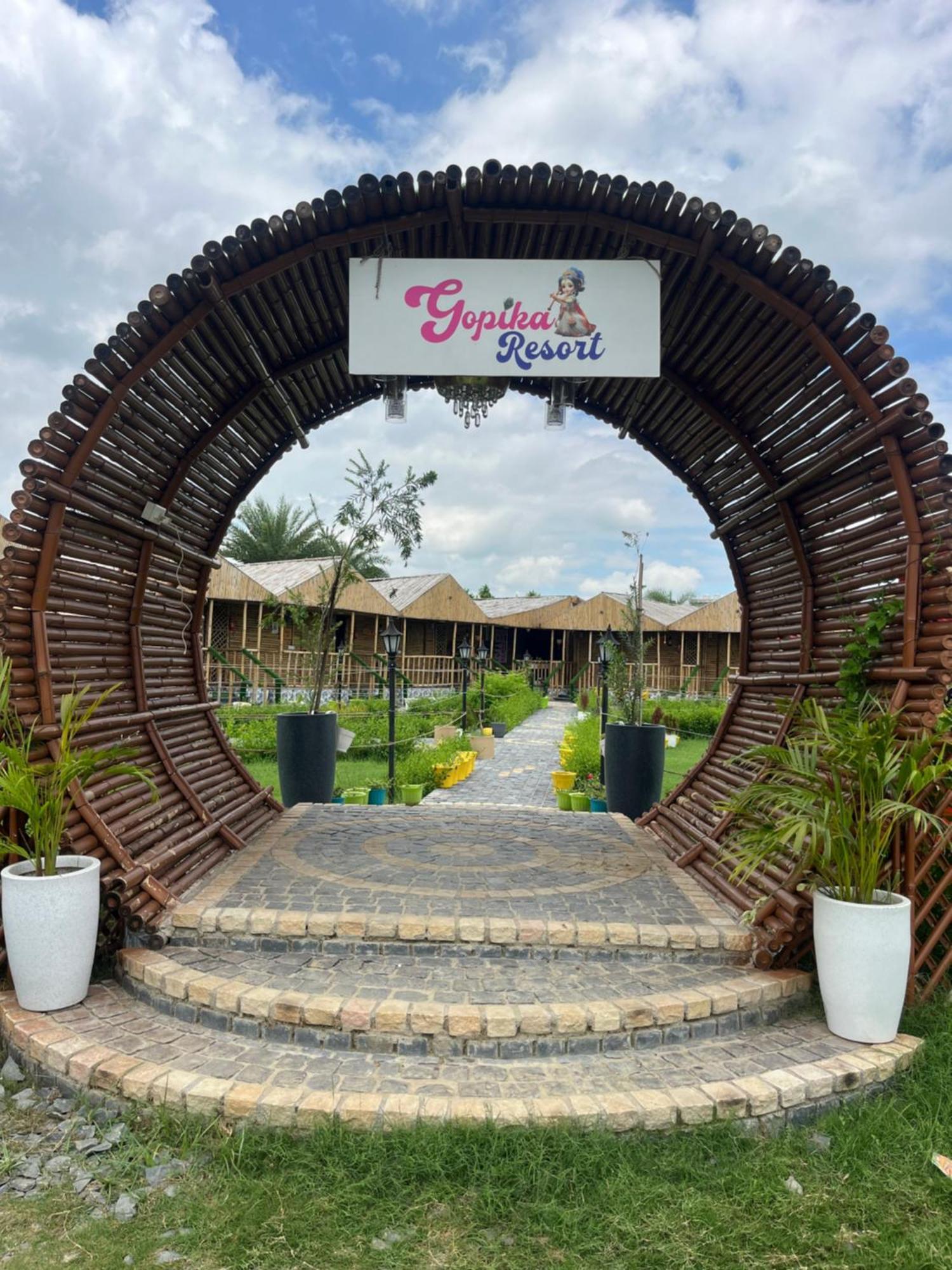 Gopika Resort Vrindāvan Extérieur photo
