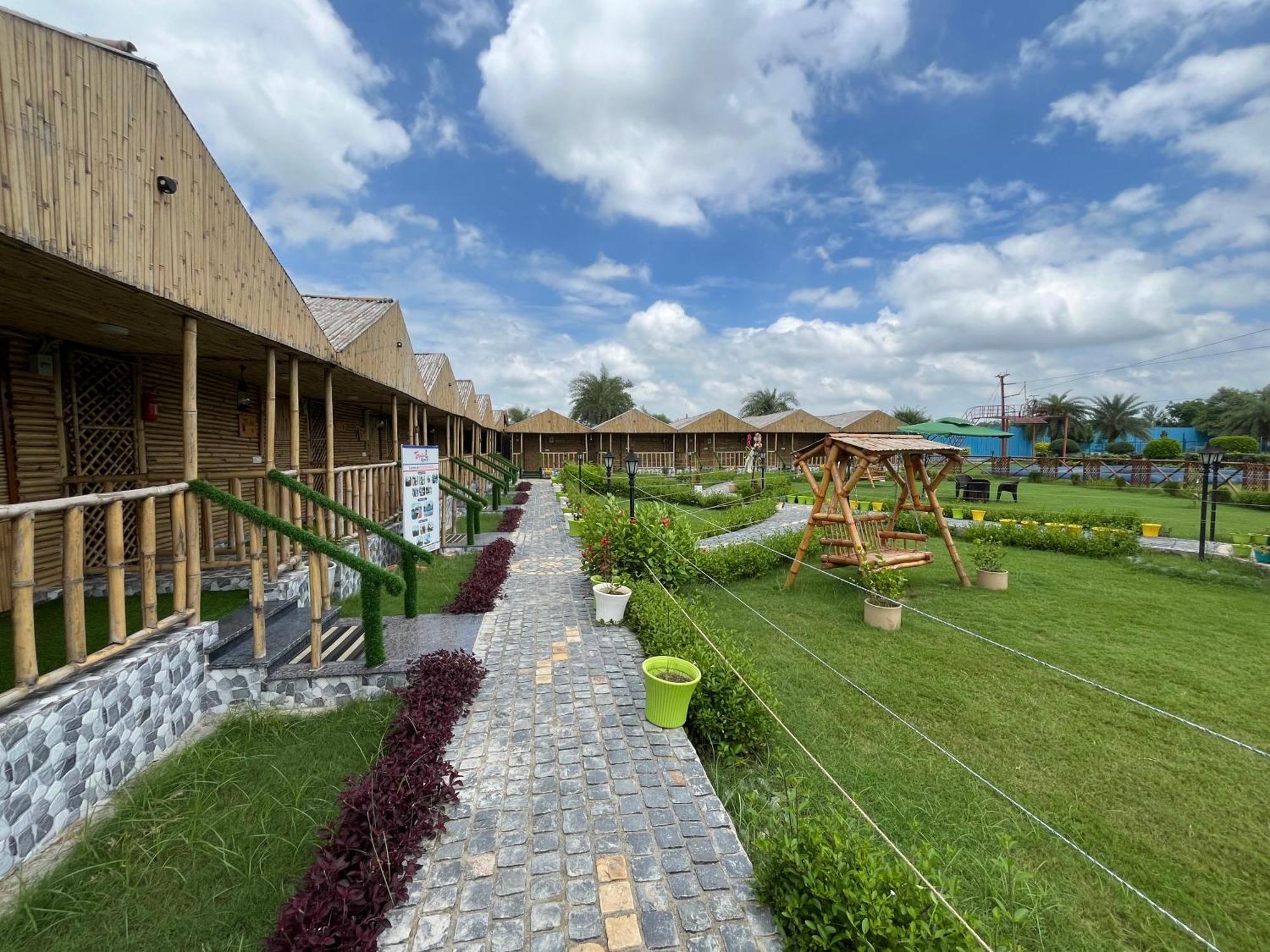 Gopika Resort Vrindāvan Extérieur photo