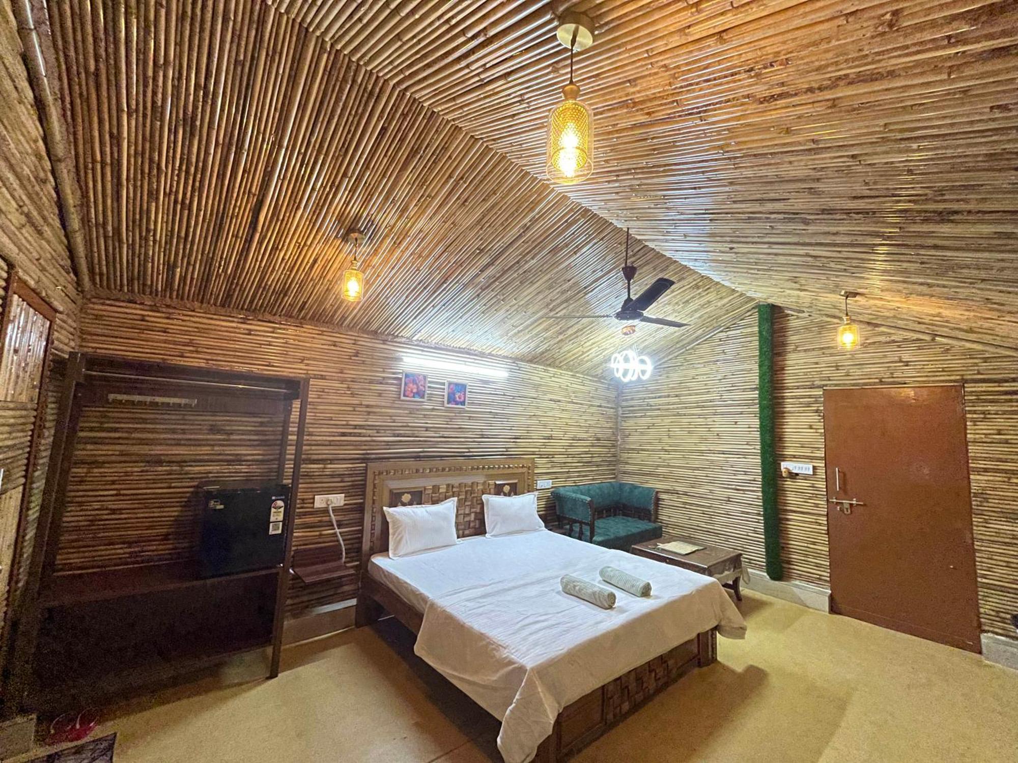 Gopika Resort Vrindāvan Extérieur photo
