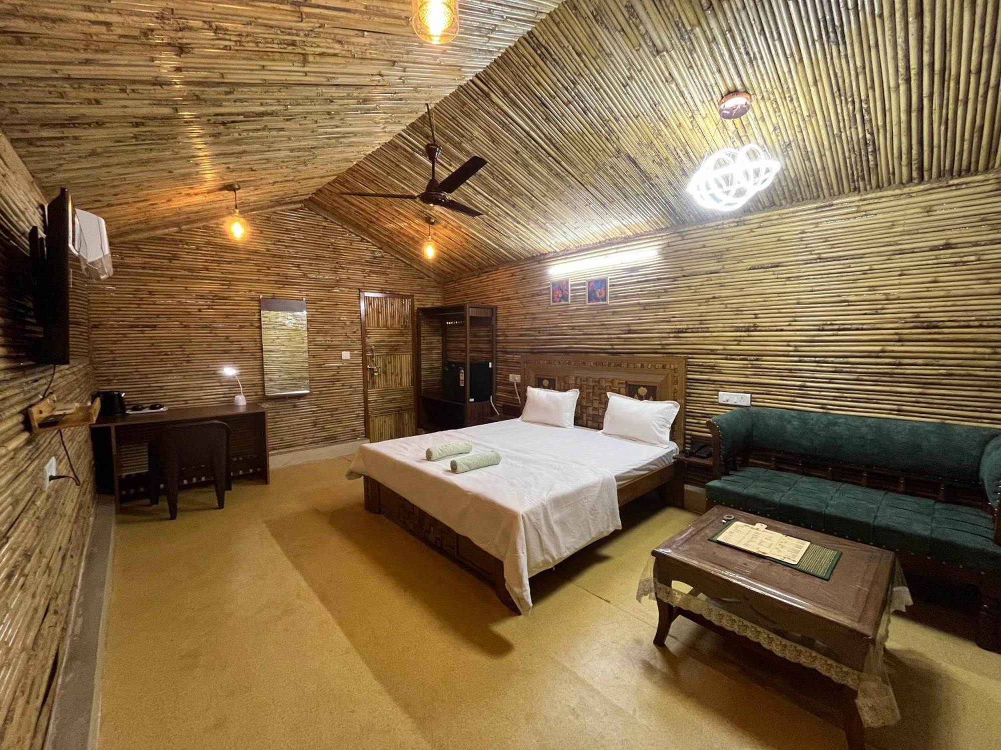 Gopika Resort Vrindāvan Extérieur photo