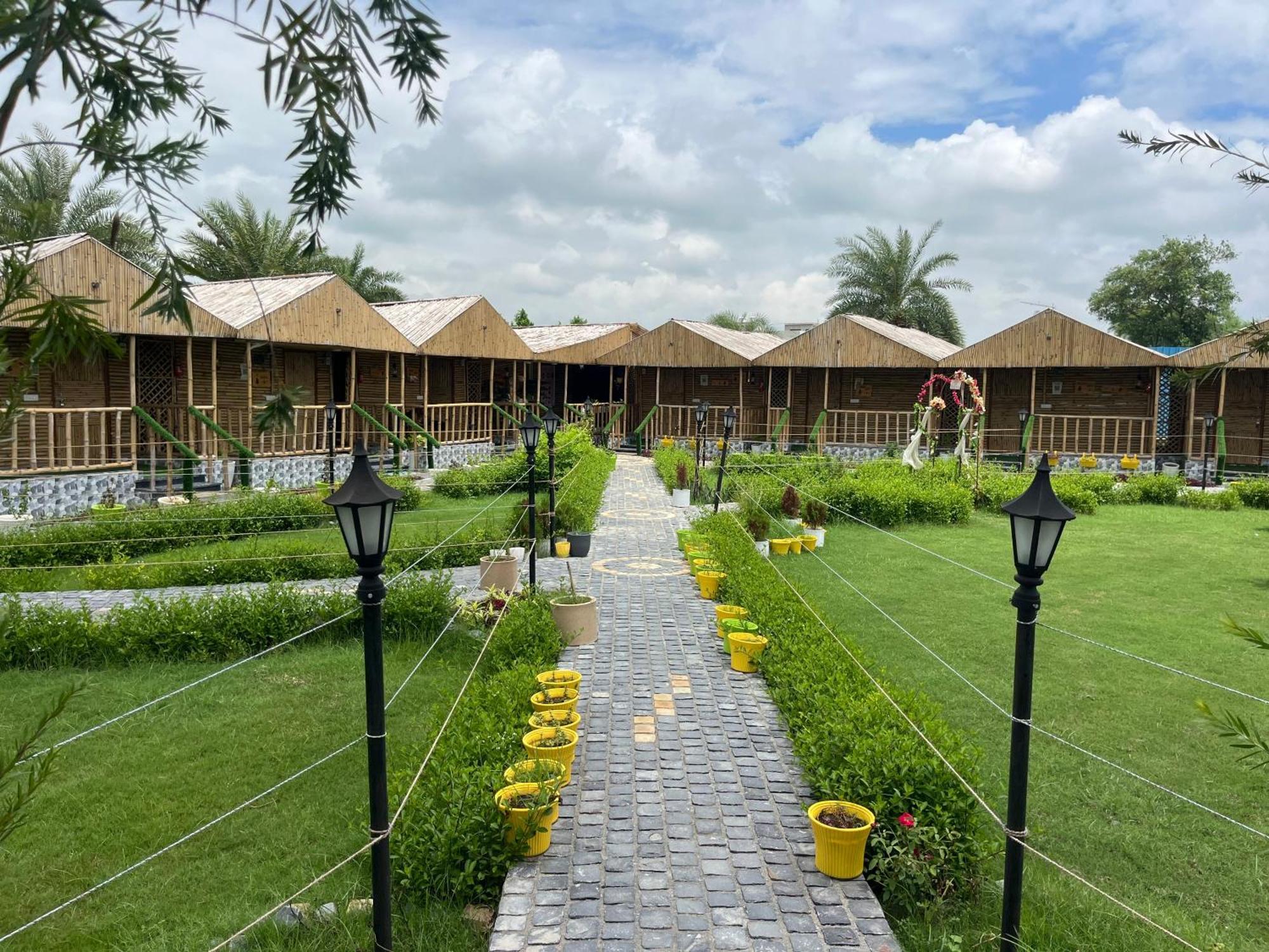 Gopika Resort Vrindāvan Extérieur photo